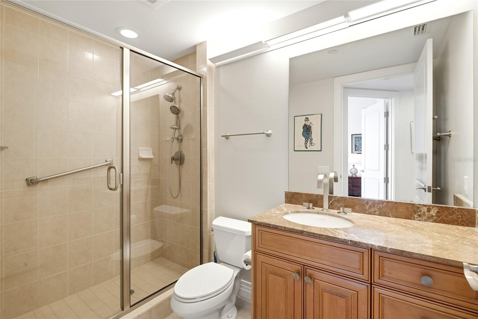 guest bath - 400 BEACH DR NE #401, ST PETERSBURG
