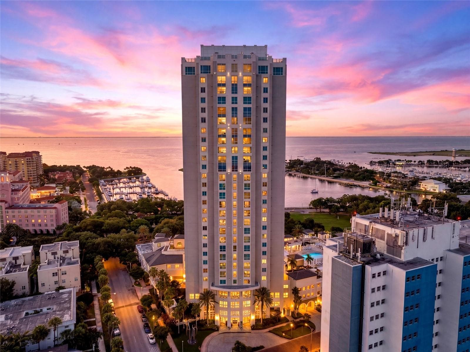 400 BEACH DR NE #401