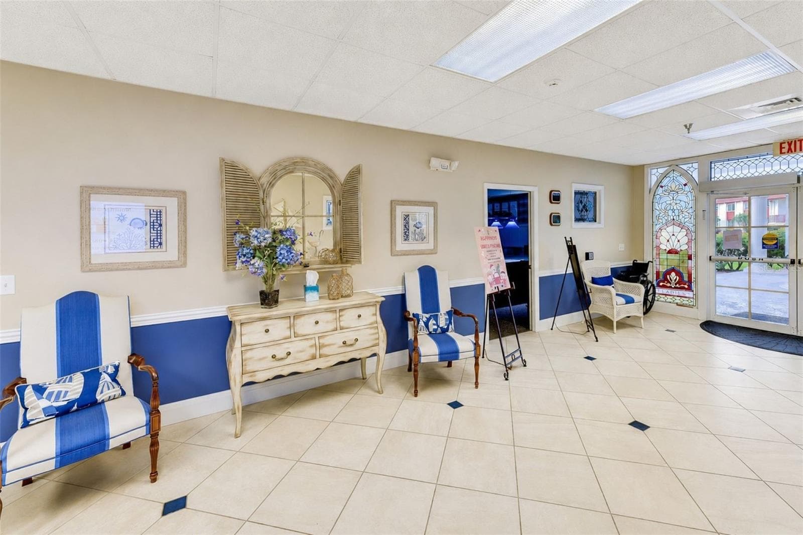 Mt Vernon lobby - 4853 INDEPENDENCE DR, BRADENTON