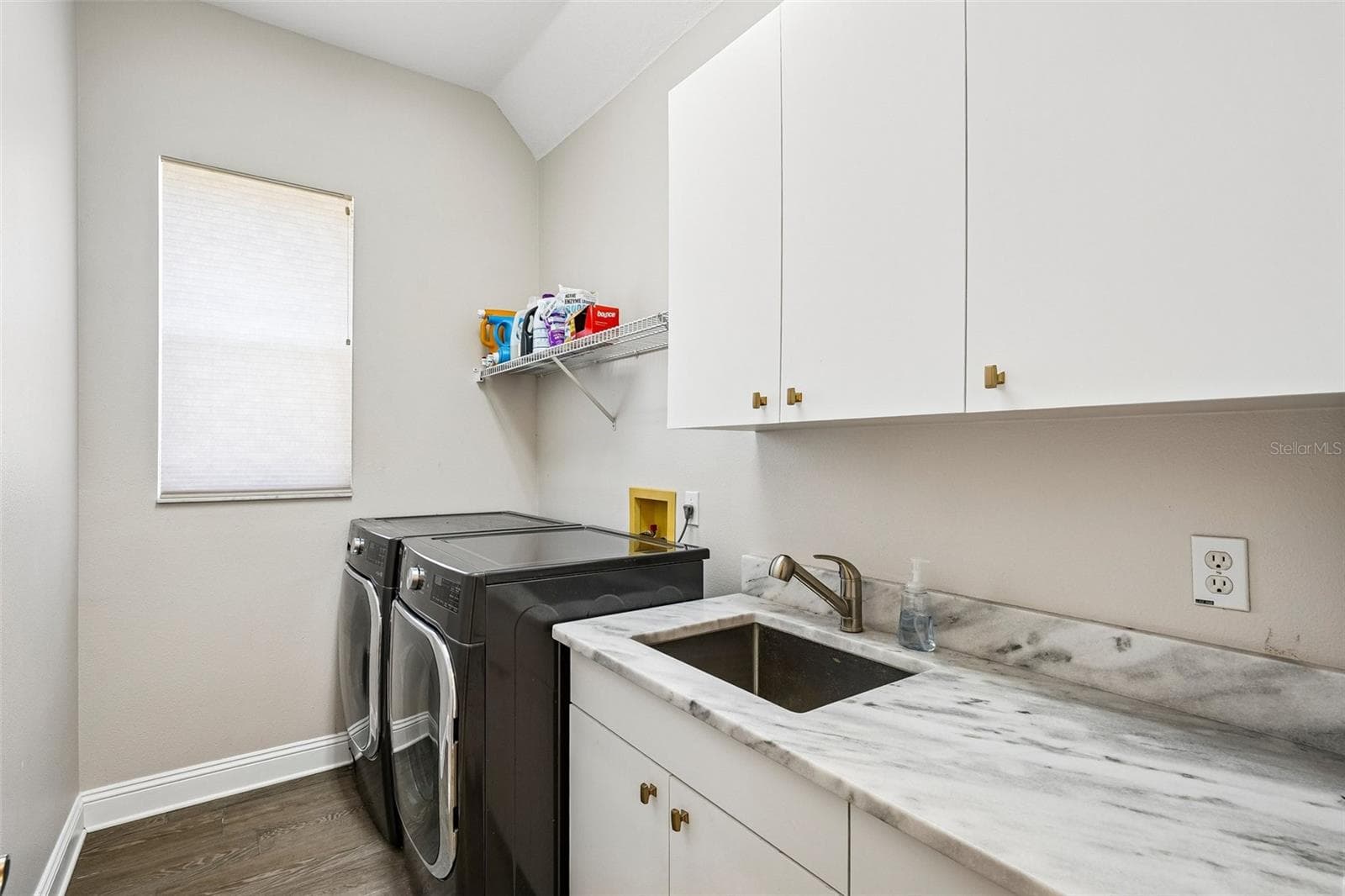 Laundry room on main floor - 9039 WATERASH LN N, PINELLAS PARK
