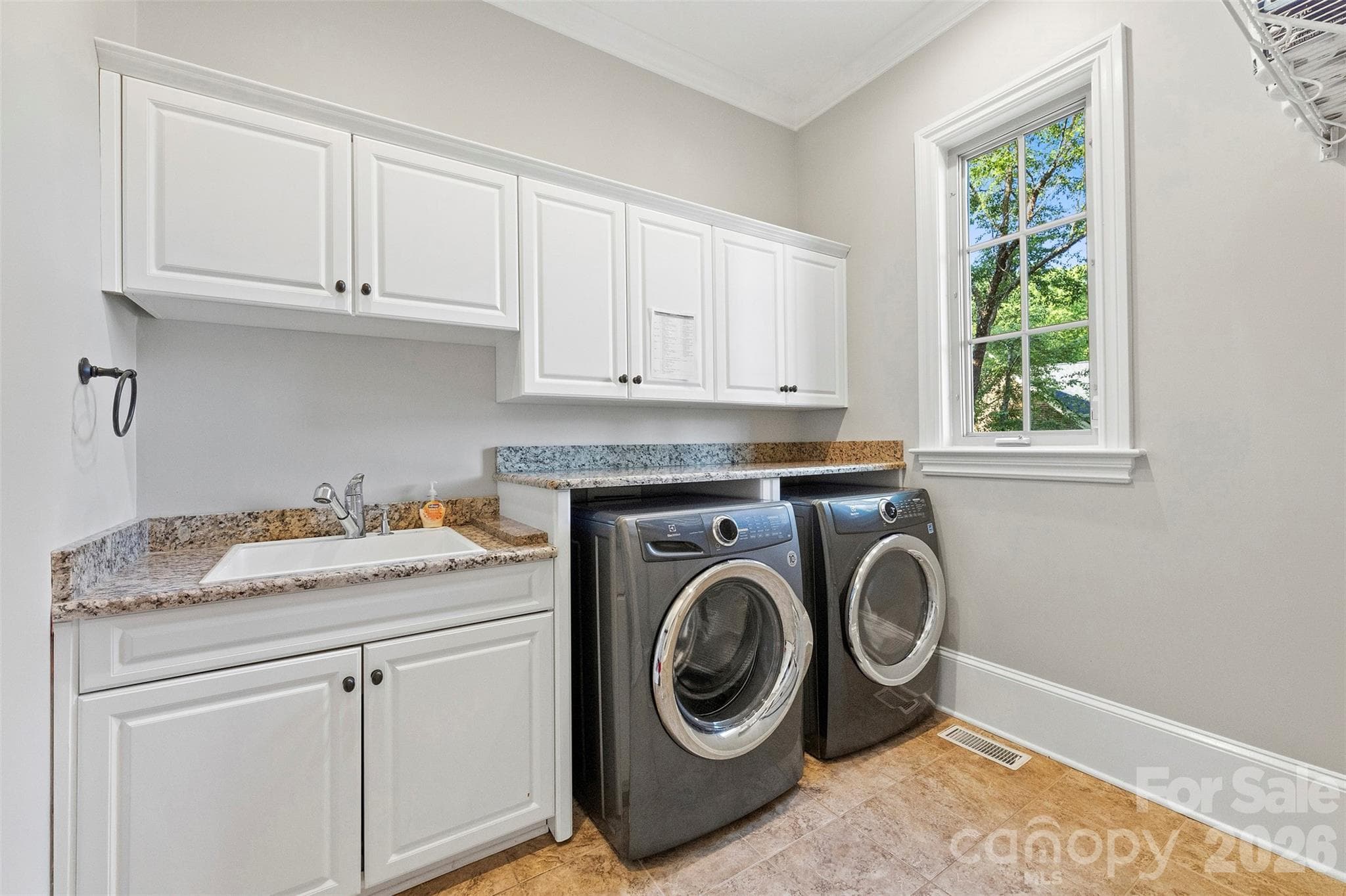 Single Family Residence at 208 Tinkham Trail, Cramerton, photo 18 of 48