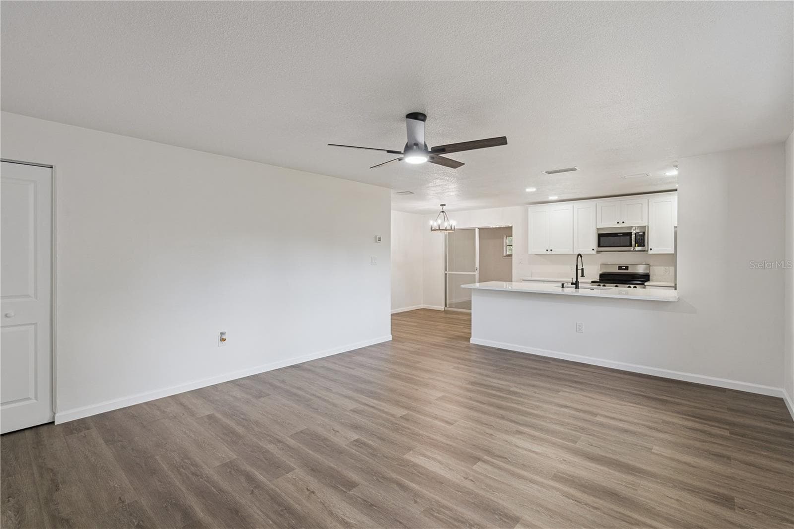 Single Family Residence at 1310 LEE CT, LEESBURG, photo 6 of 37