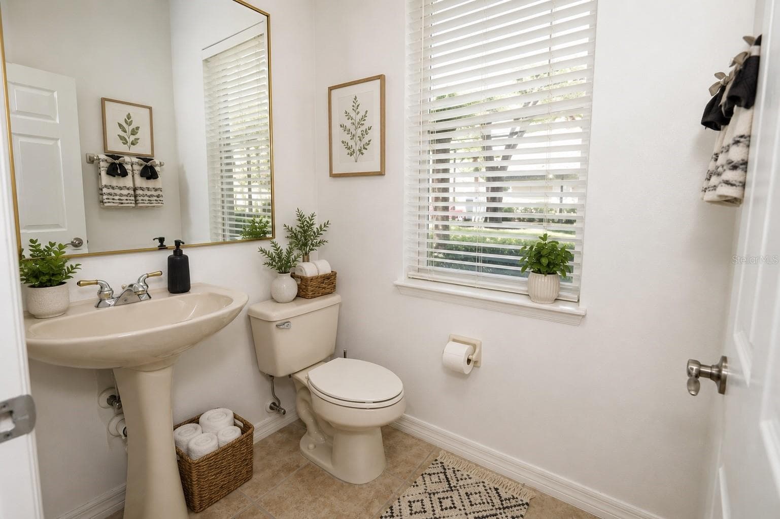 1st Floor Guest Bathroom. - 8766 THE ESPLANADE #23, ORLANDO