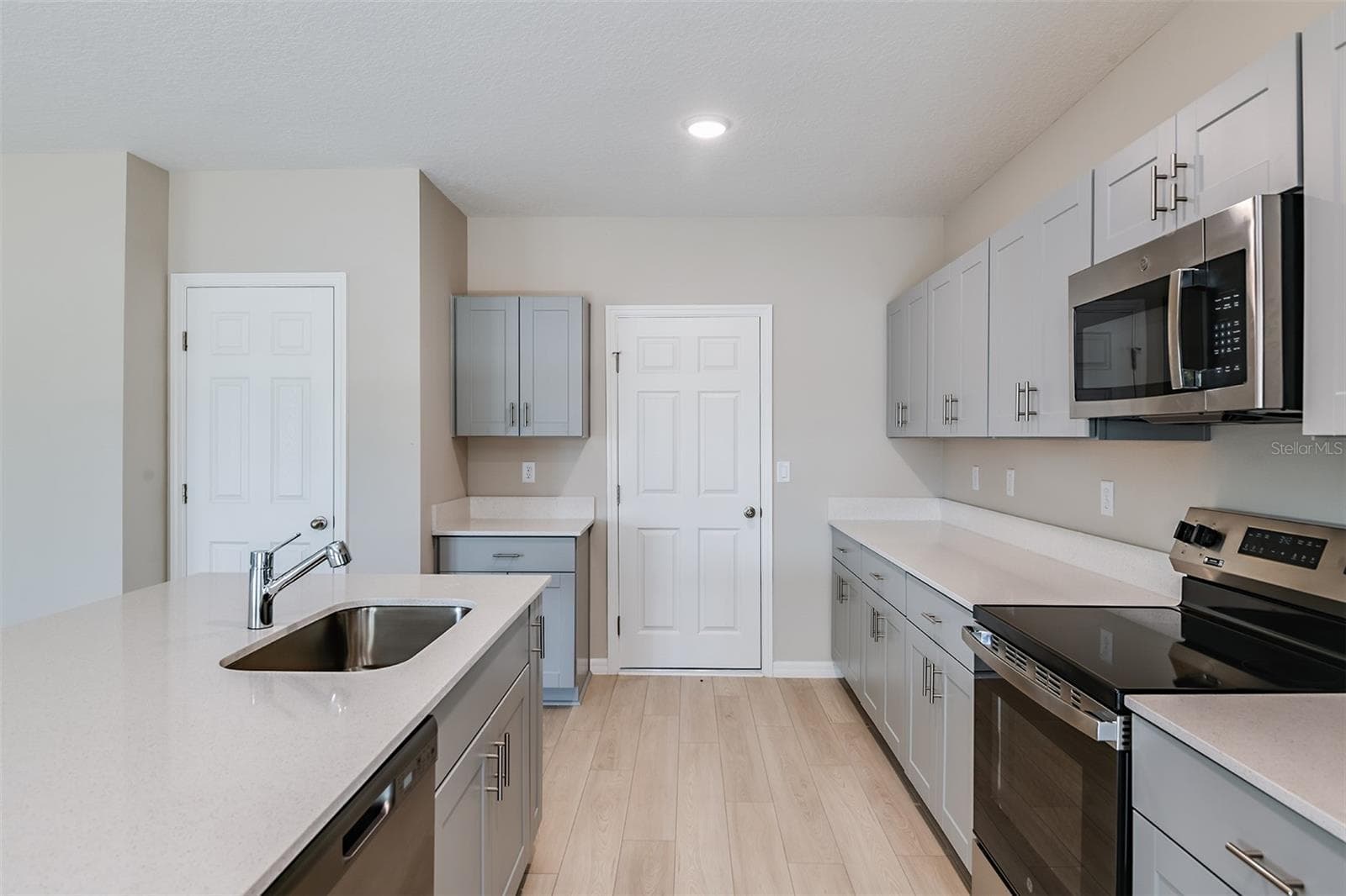 Single Family Residence at 9110 BELLEVIEW FOREST PASS, DADE CITY, photo 9 of 32