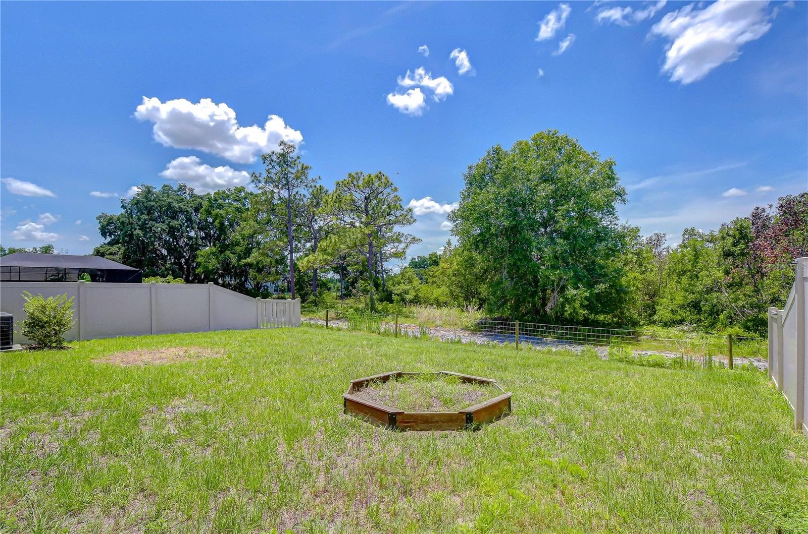 Single Family Residence at 21534 VIOLET PERIWINKLE DR, LAND O LAKES, photo 2 of 28