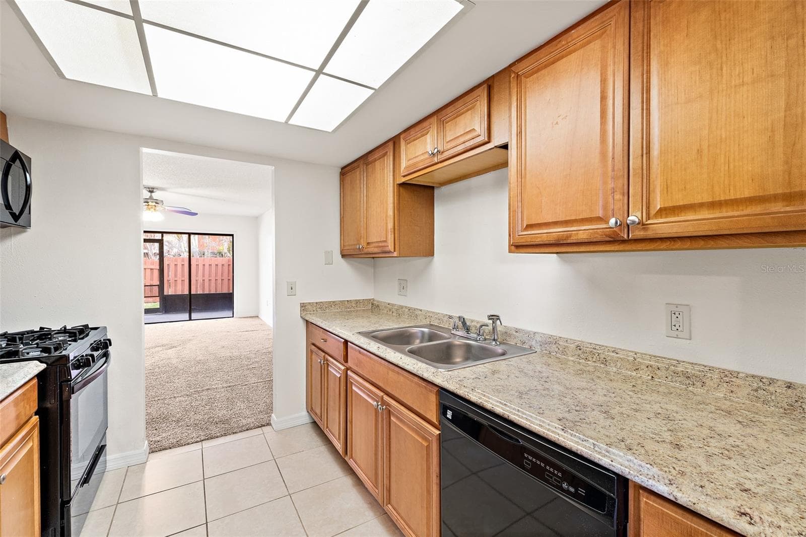 Ample Counter Space - 48 HEPBURN PL, MERRITT ISLAND