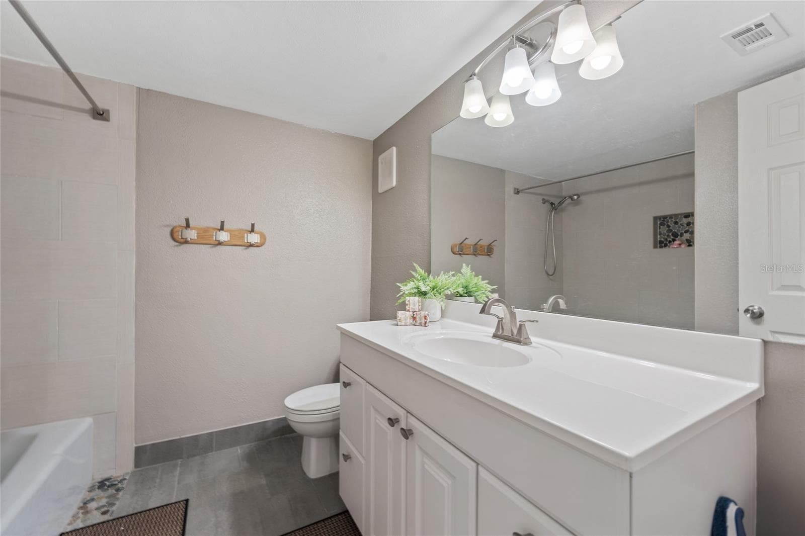Condominium at 4310 LAKEWAY DR #12B, ORLANDO, photo 8 of 21