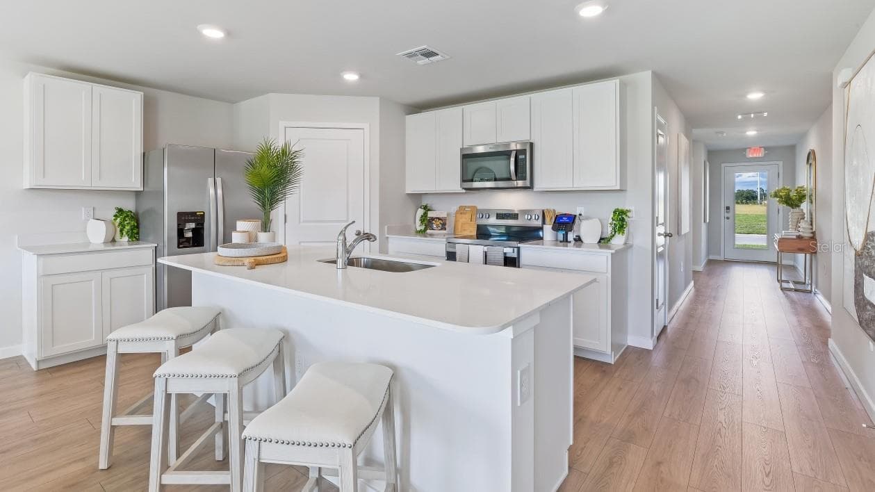 MODEL HOME - 5191 SCHUBERT TRL, NORTH PORT