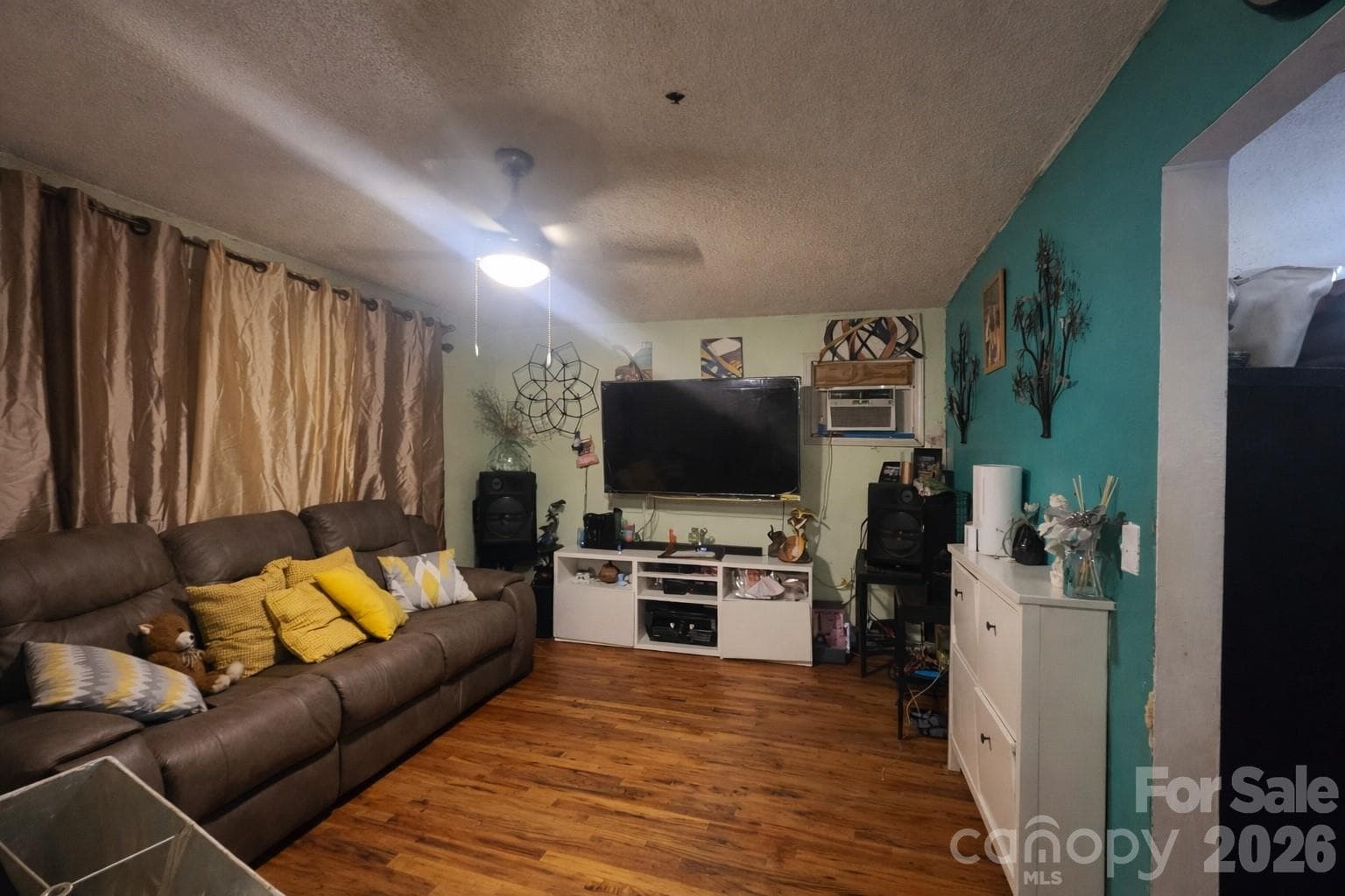 Single Family Residence at 6836 Deanwood Place, Charlotte, photo 4 of 7