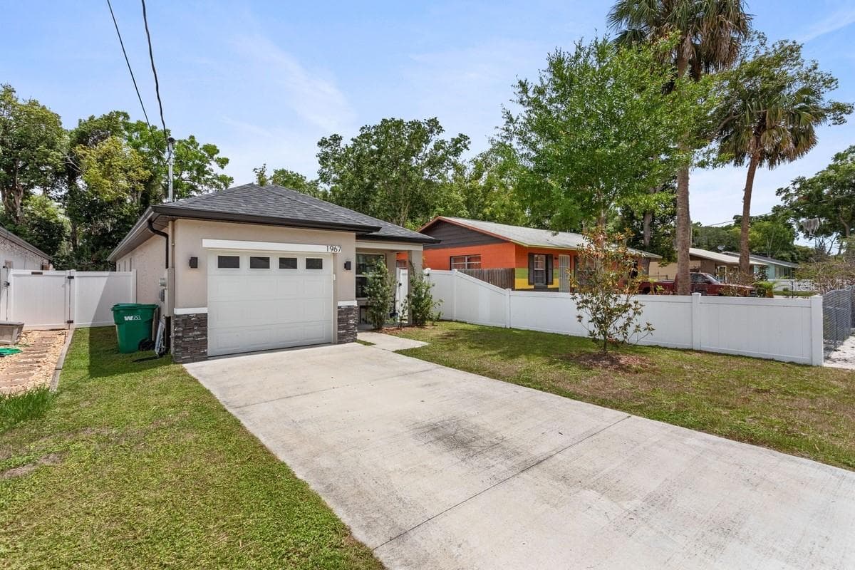 Front - 1967 VIRGINIA AVE, EUSTIS