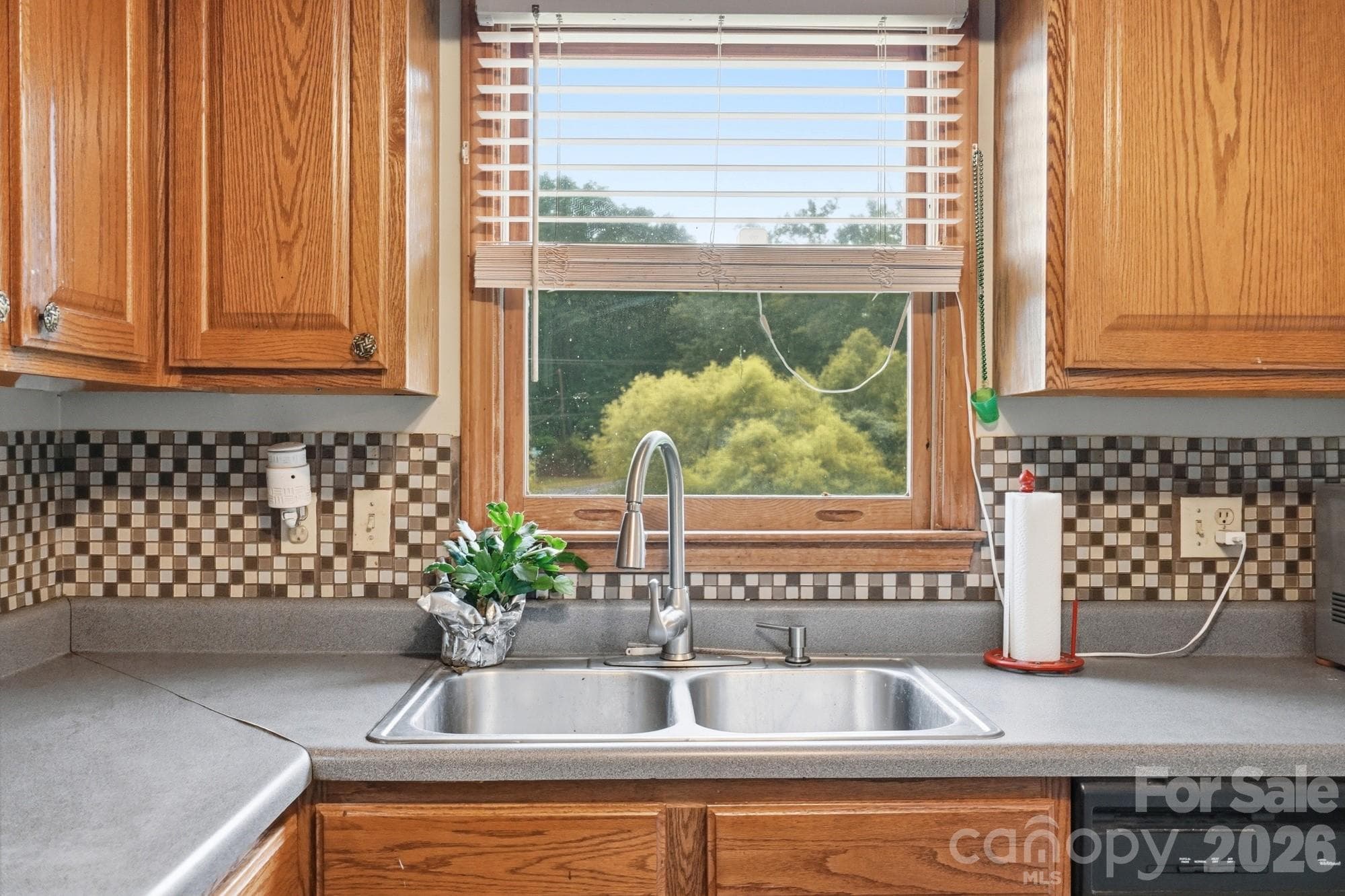 Single Family Residence at 1114 Lakeview Street, Kannapolis, photo 6 of 31
