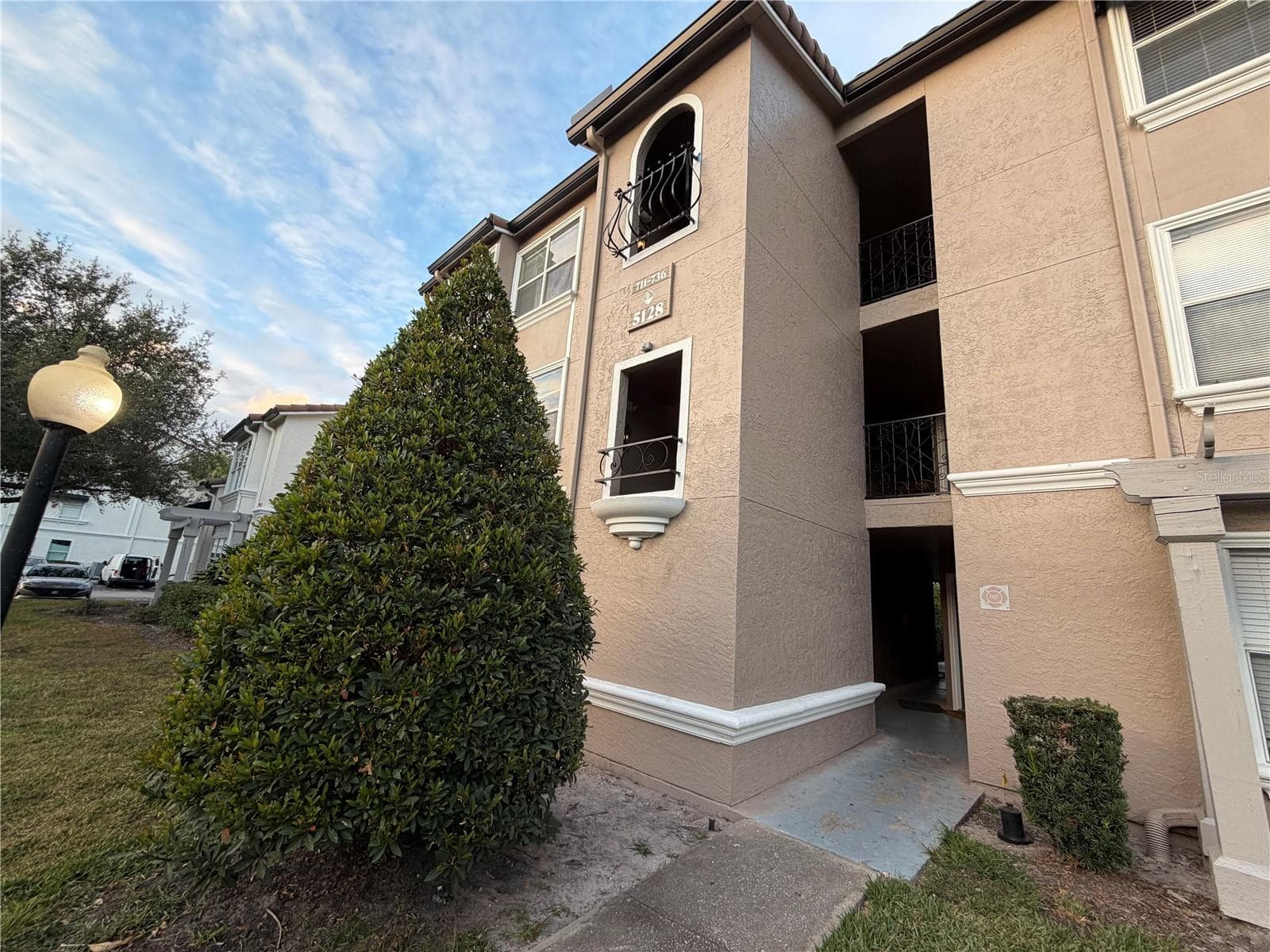 5128 CONROY RD #25
