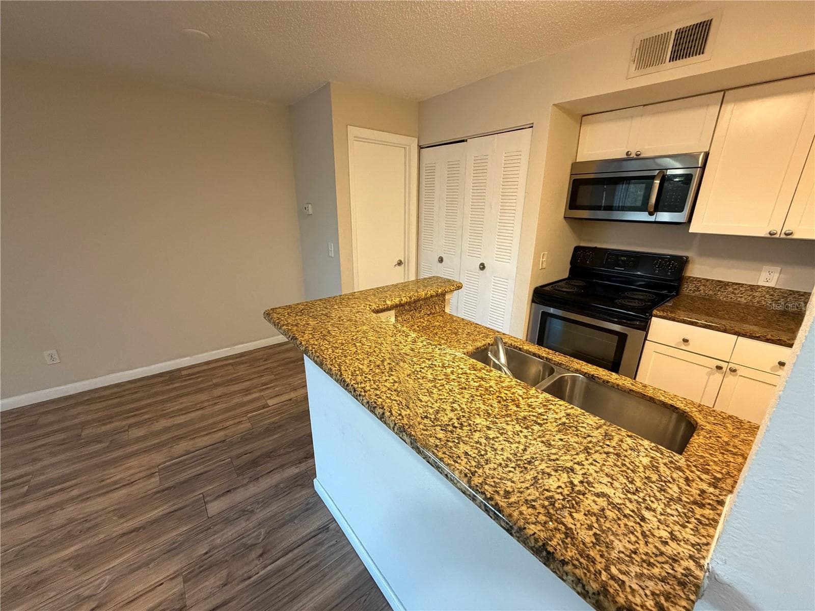 Condominium at 5128 CONROY RD #25, ORLANDO, photo 4 of 24