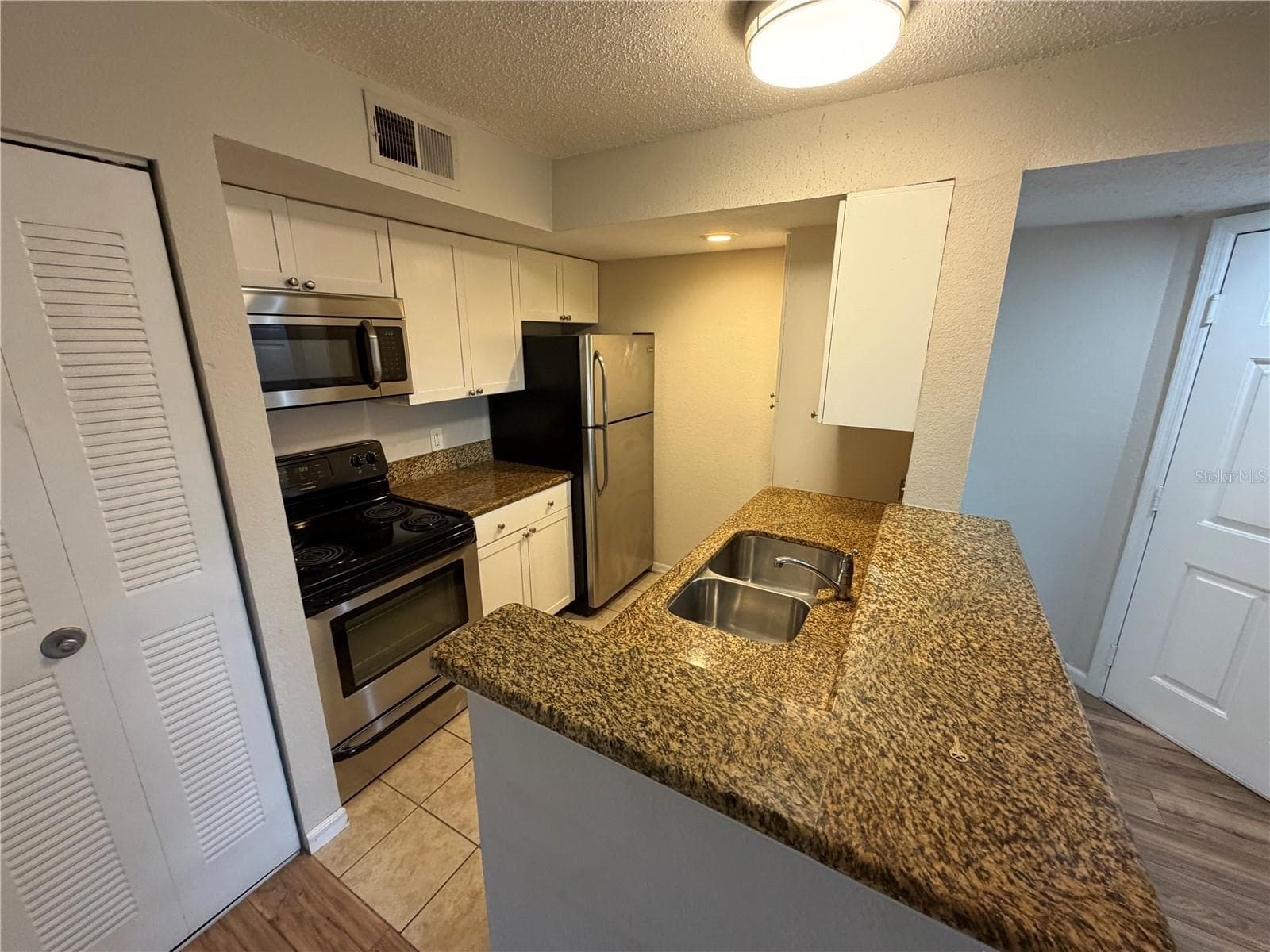 Condominium at 5128 CONROY RD #25, ORLANDO, photo 6 of 24