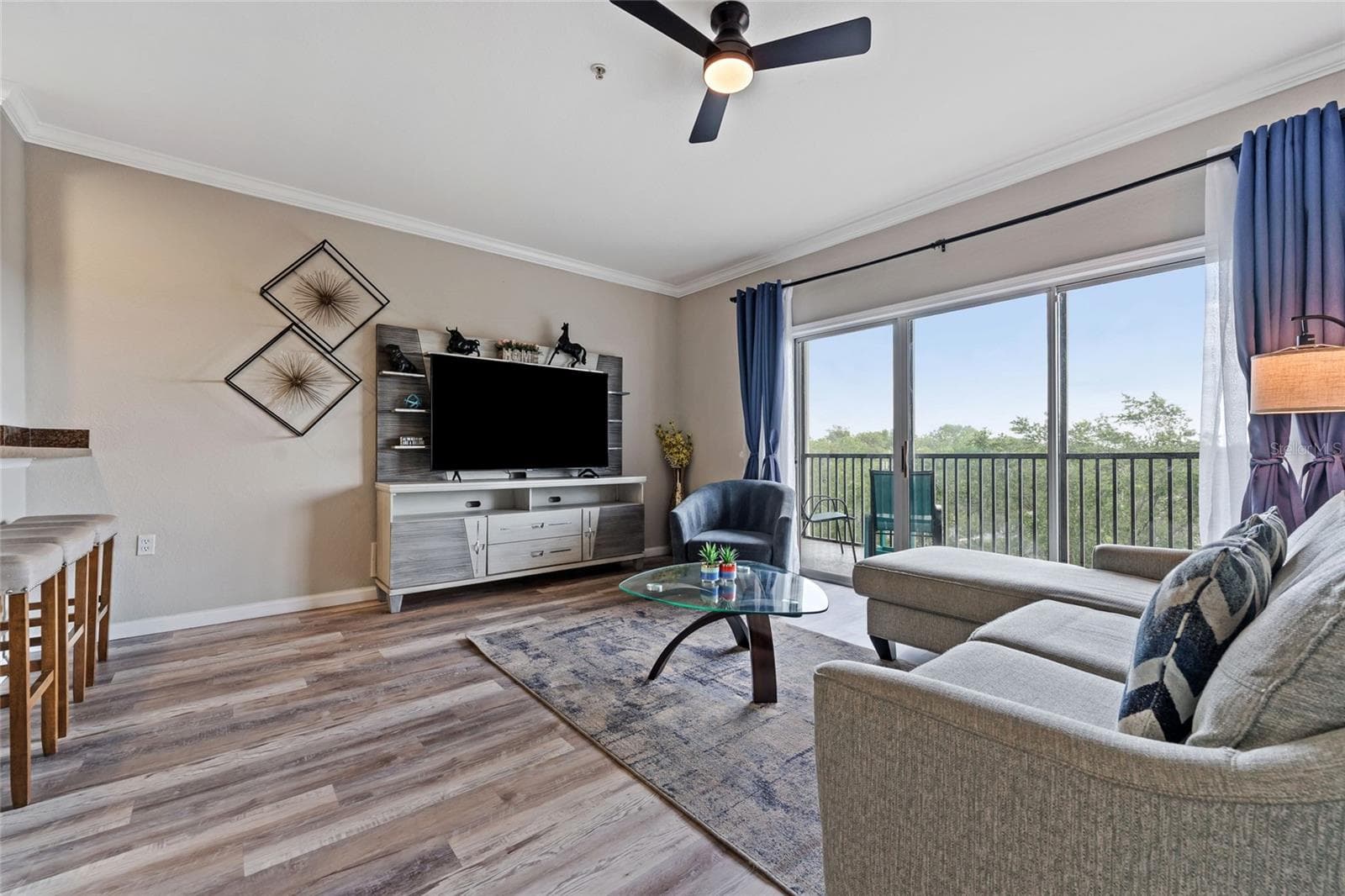 Living room looking onto covered and screened porch (also accessible from both bedrooms) - 14200 AVALON RD #409, WINTER GARDEN