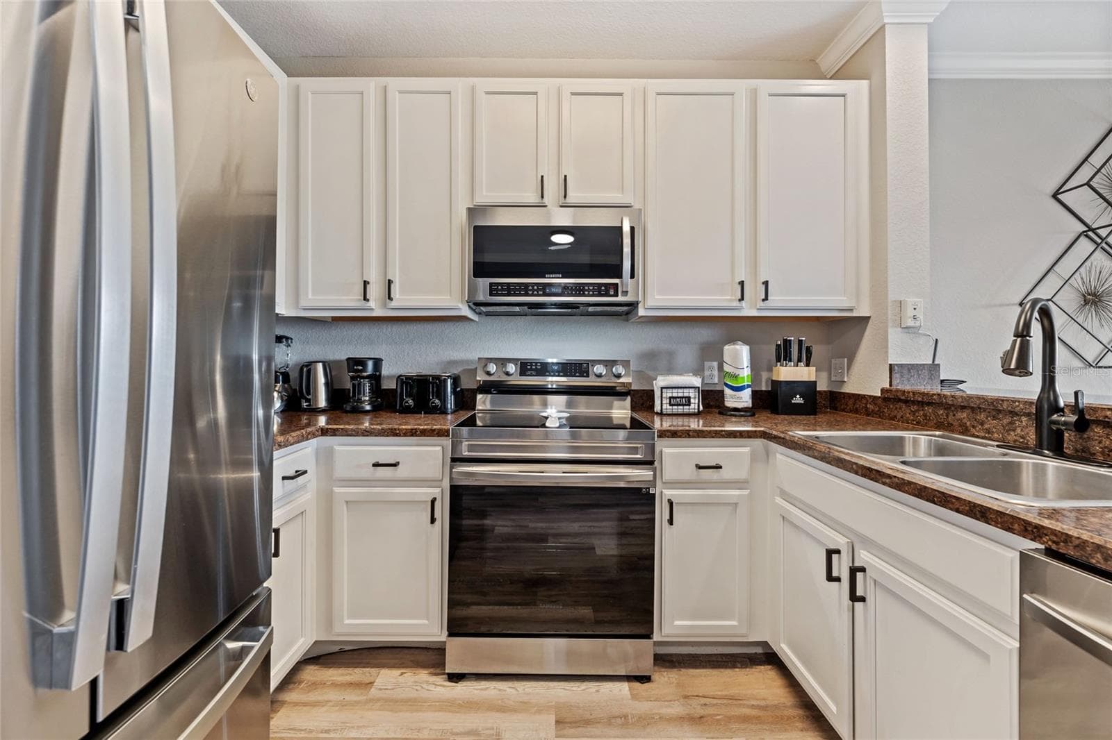 Kitchen with SS appliances - 14200 AVALON RD #409, WINTER GARDEN