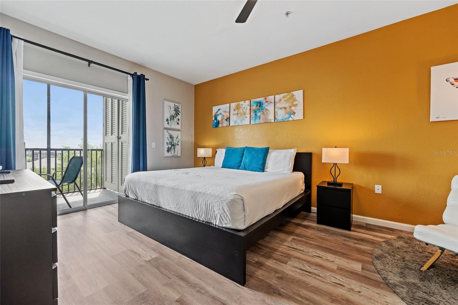 Primary suite, King bed, screened, covered balcony - 14200 AVALON RD #409, WINTER GARDEN