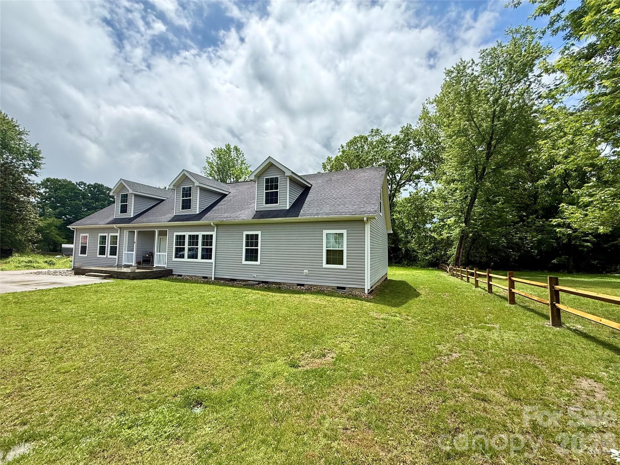 Single Family Residence at Hendersonville, photo 3 of 34