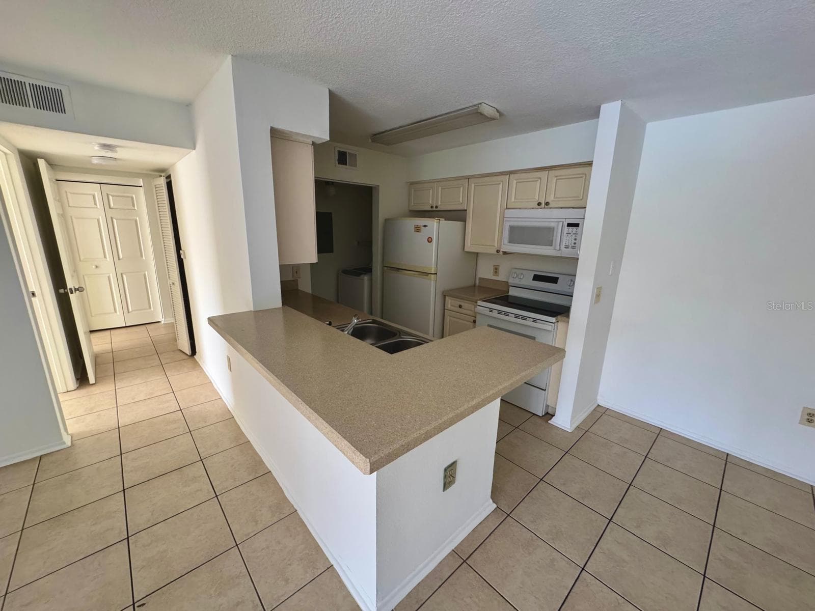 Condominium at 1222 BERMUDA LAKES LN #106, KISSIMMEE, photo 3 of 25