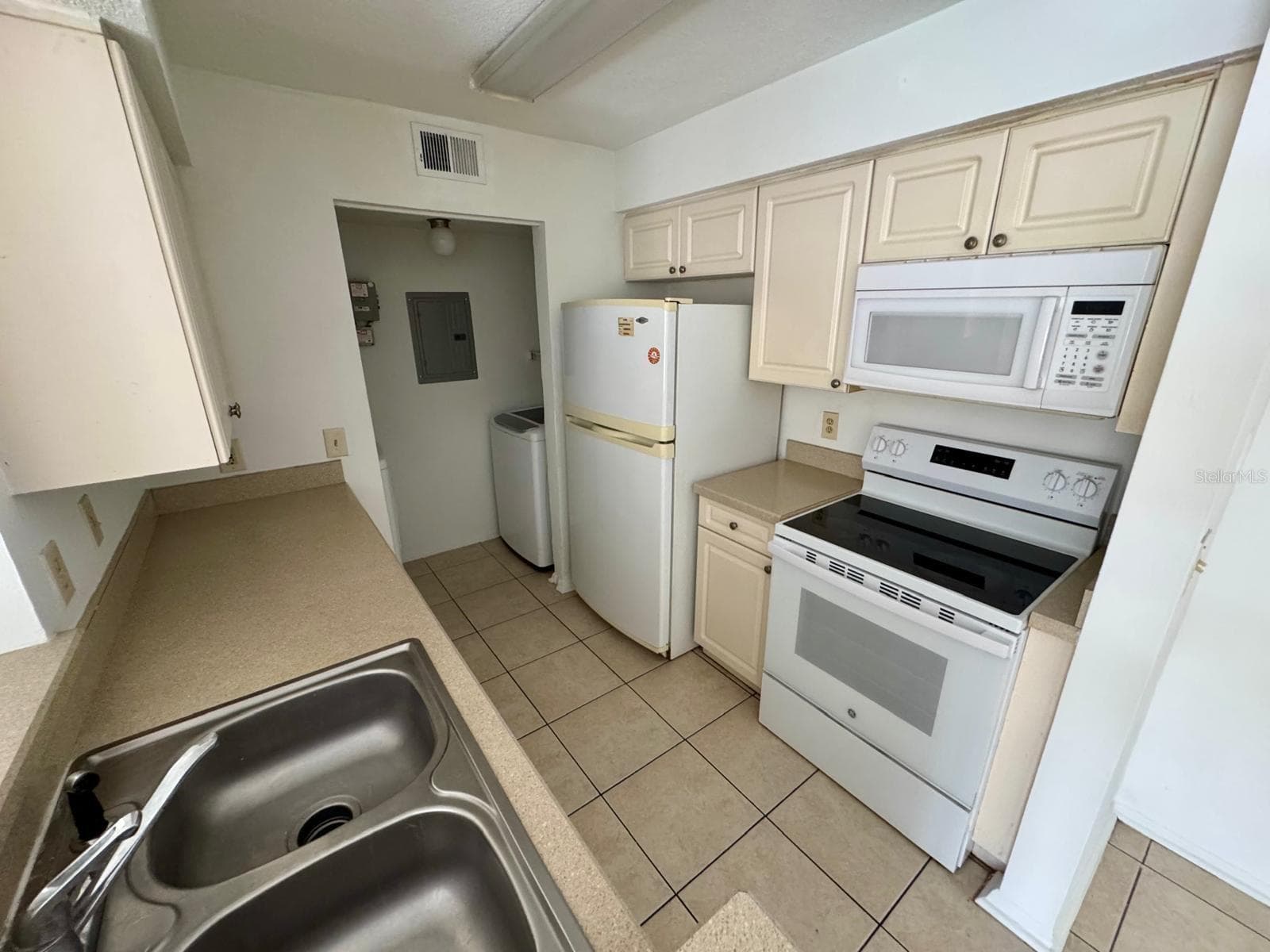 Condominium at 1222 BERMUDA LAKES LN #106, KISSIMMEE, photo 6 of 25
