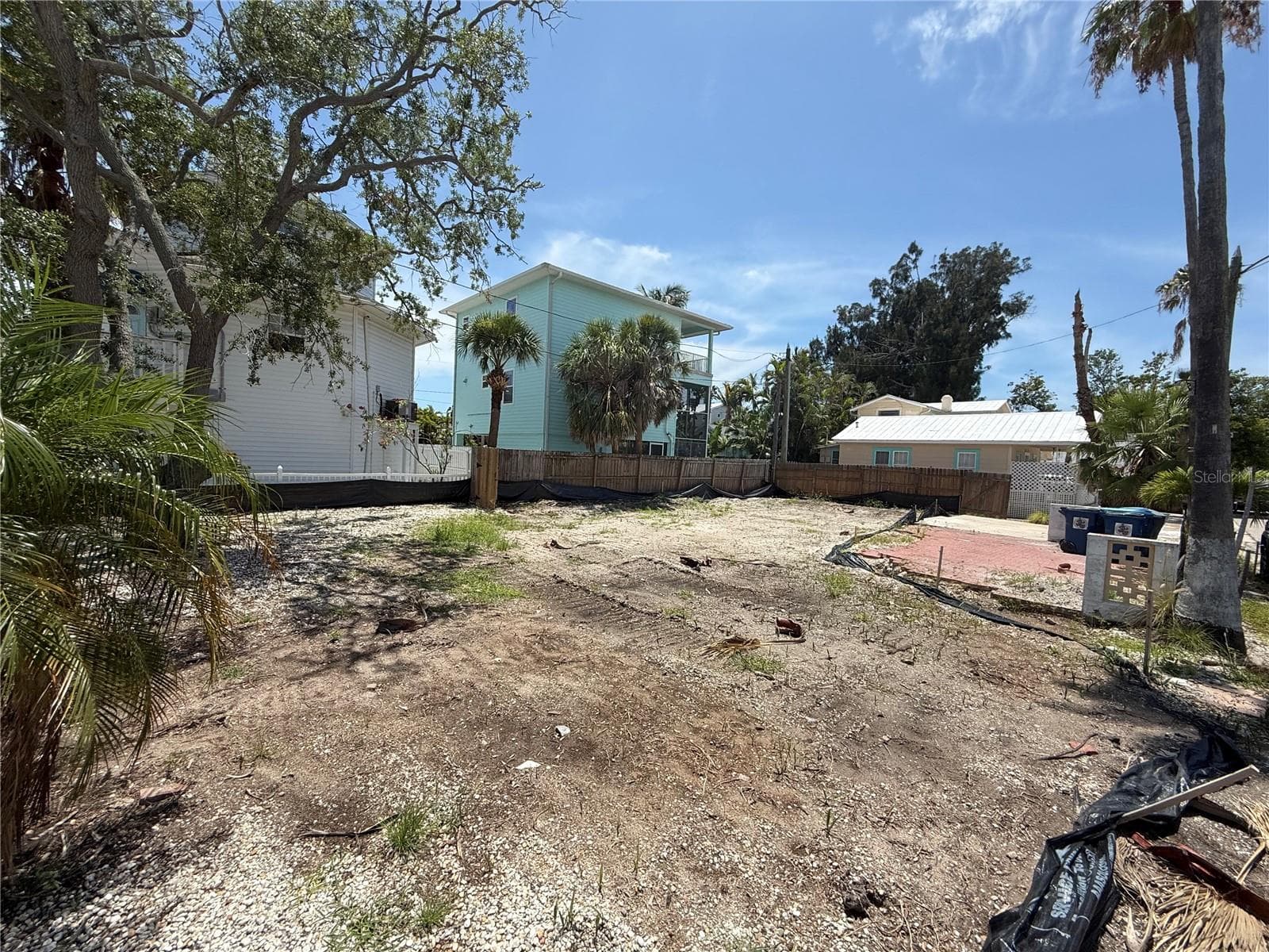 8586 E BAY DR