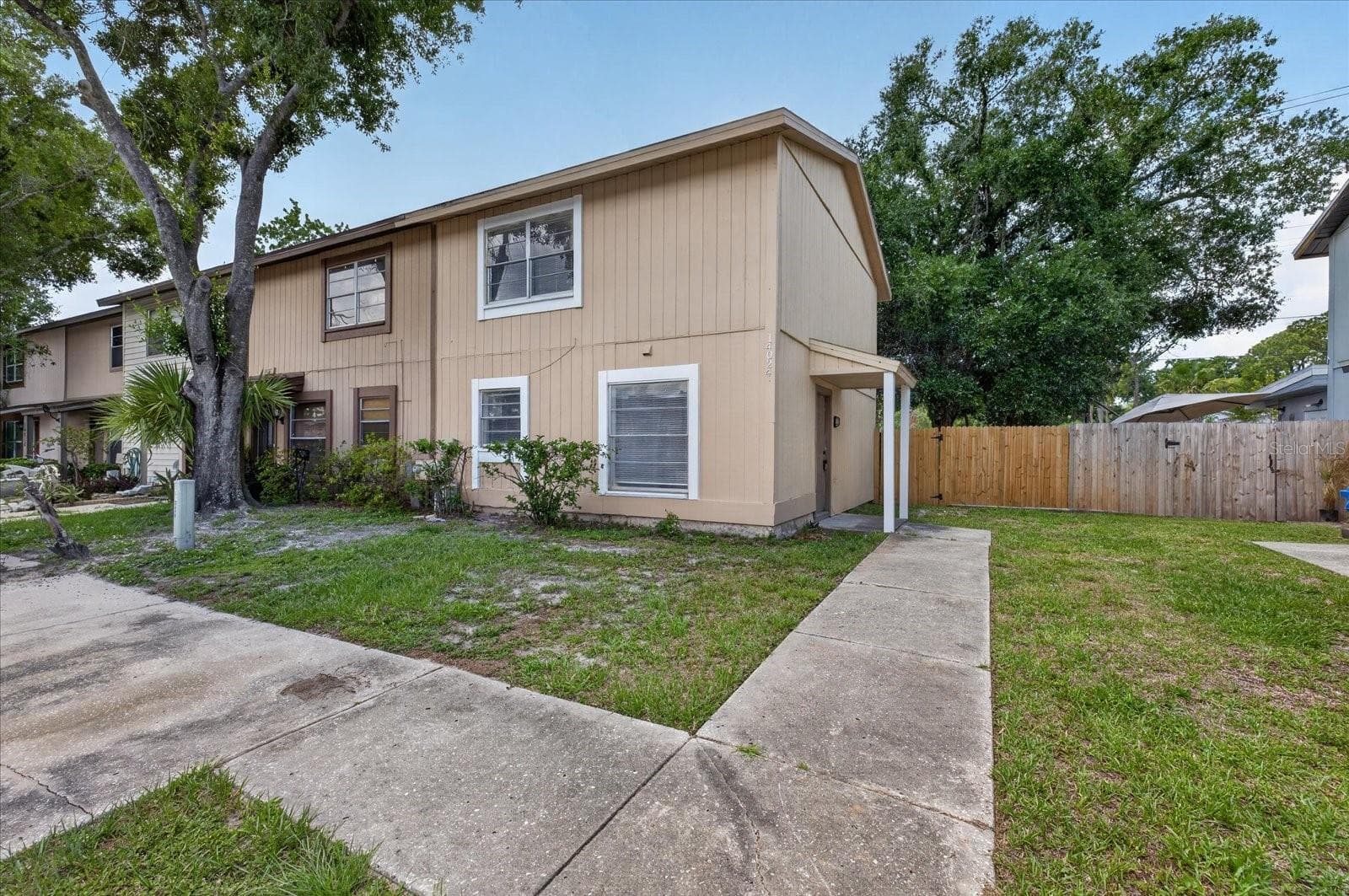 Townhouse at 14024 VILLAGE TERRACE DR, TAMPA, photo 2 of 41