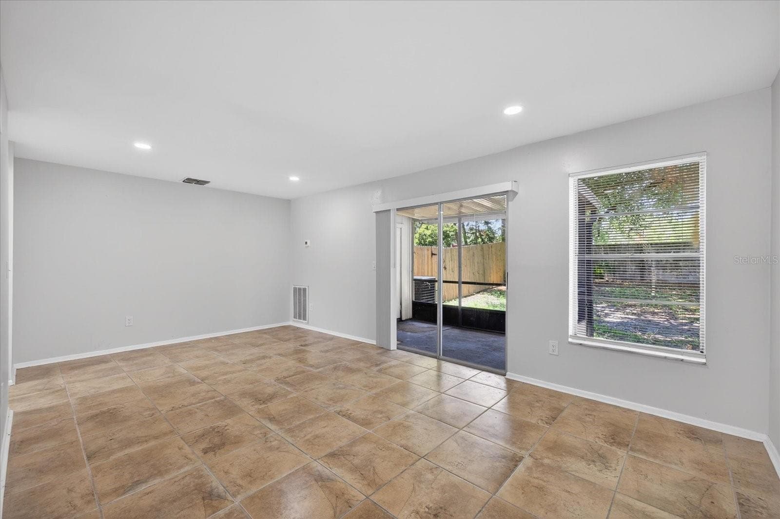 Townhouse at 14024 VILLAGE TERRACE DR, TAMPA, photo 4 of 41