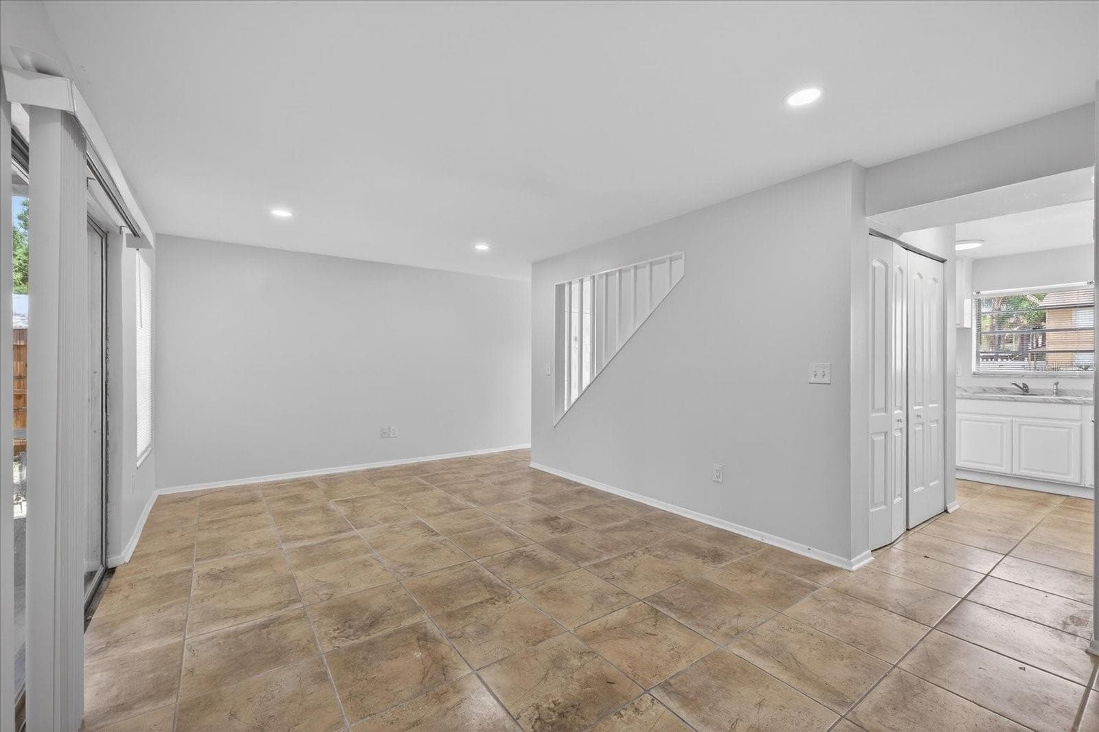 Townhouse at 14024 VILLAGE TERRACE DR, TAMPA, photo 6 of 41