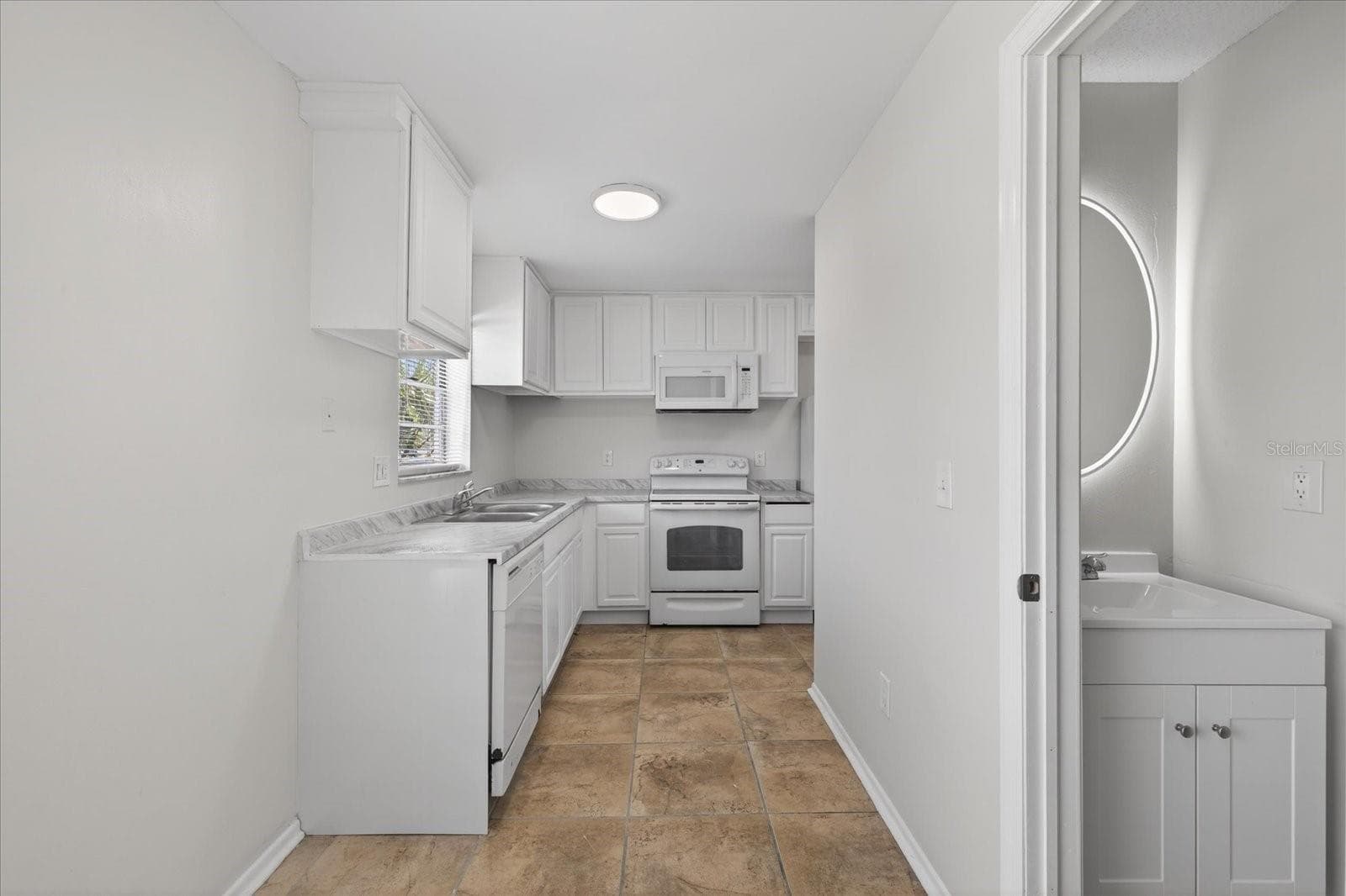 Townhouse at 14024 VILLAGE TERRACE DR, TAMPA, photo 15 of 41