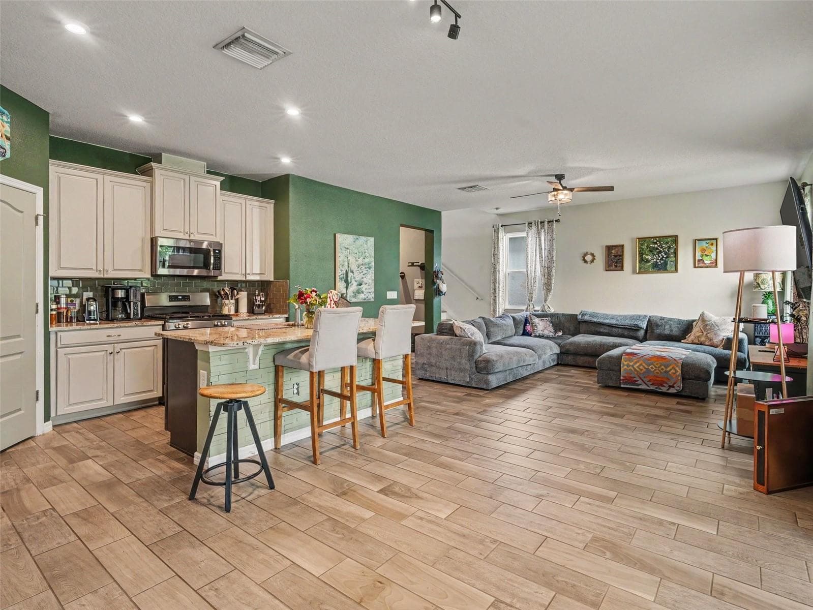 Single Family Residence at 11609 FRINGETREE CT, RIVERVIEW, photo 4 of 22