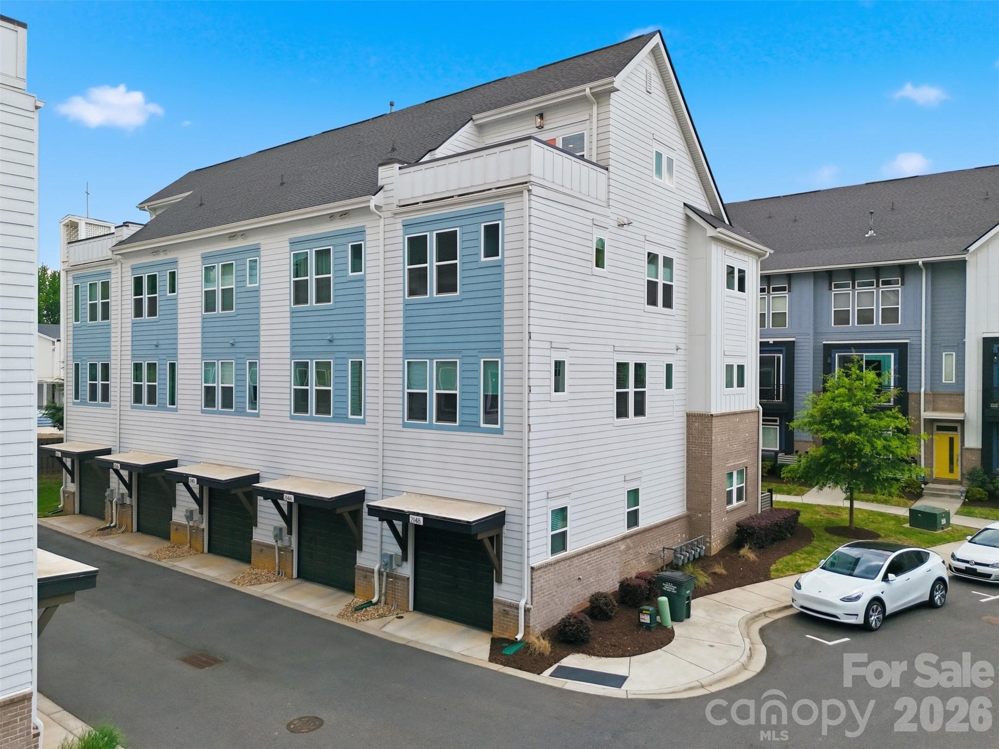Rare 2-car tandem garage for an urban townhouse in the heart of Charlotte! - 2148 Electric Lane, Charlotte