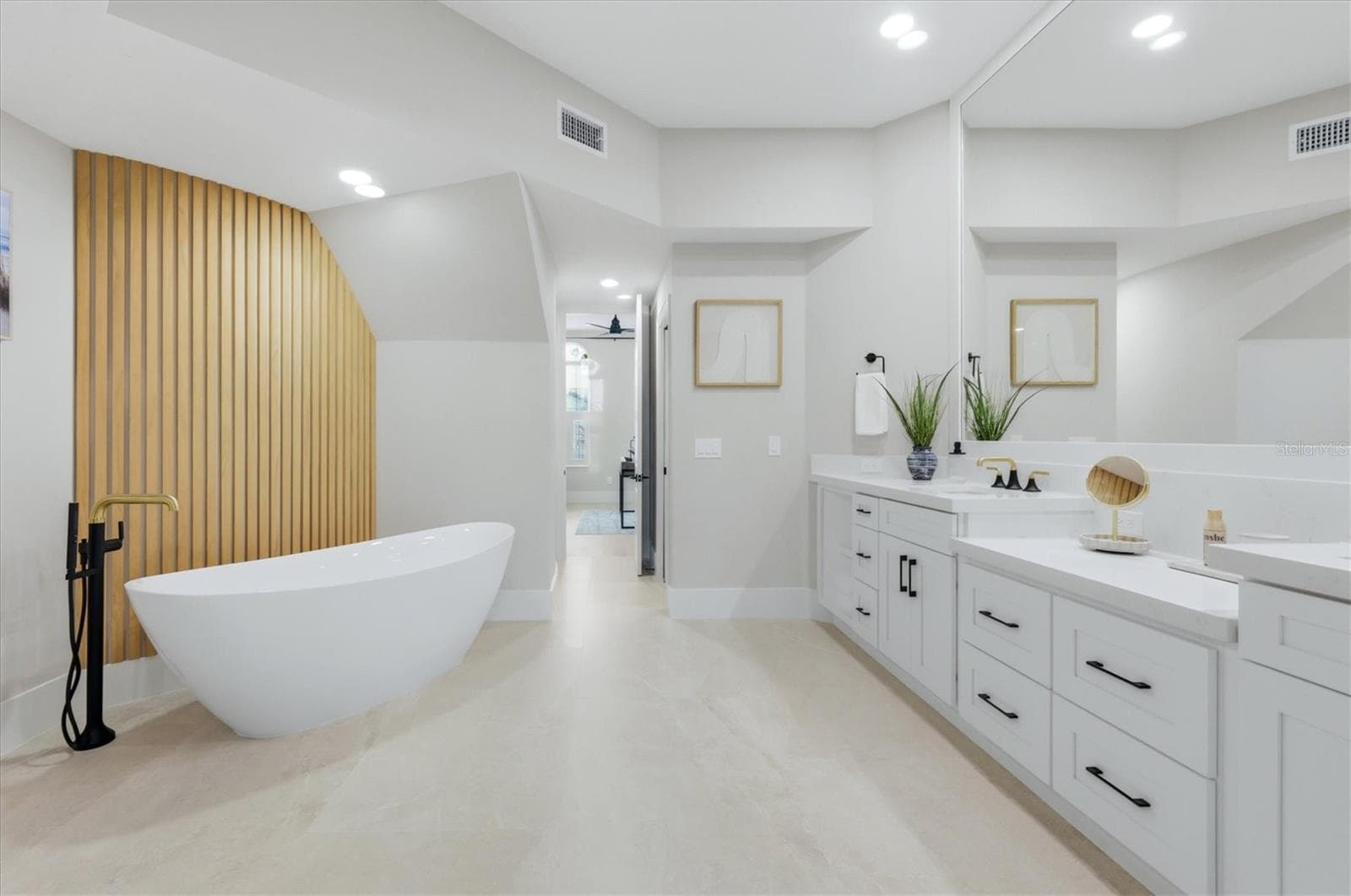 Primary Bathroom with Dual Sinks, Walk-in Shower and Free Standing Tub - 3606 FAIR OAKS PL, LONGBOAT KEY