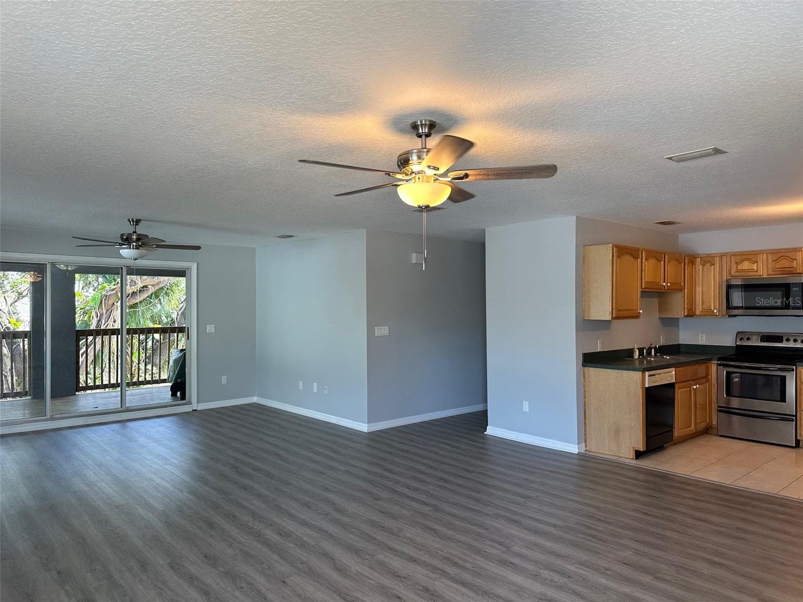 Open light floor plan - 601 E 2ND AVE, NEW SMYRNA BEACH