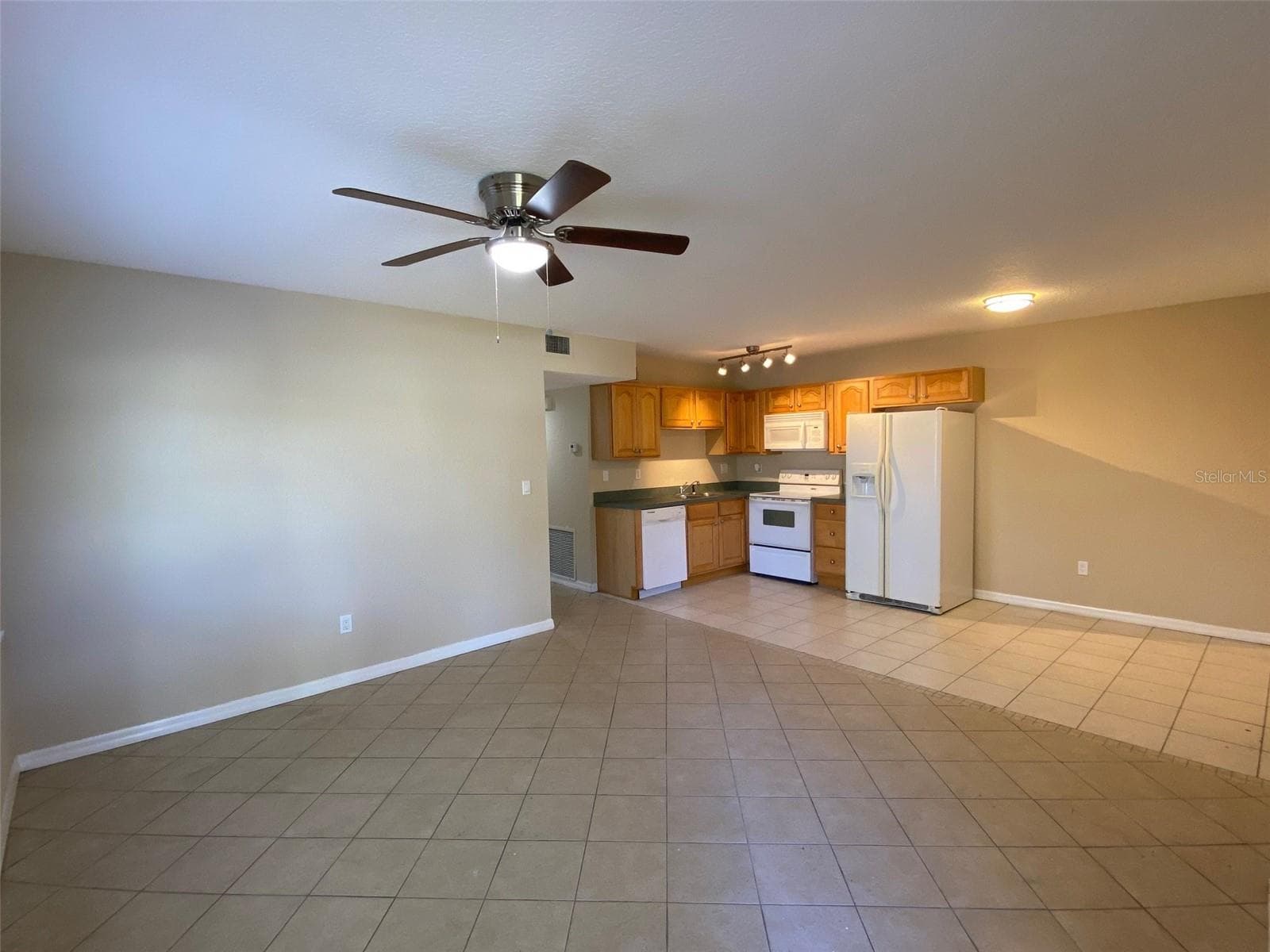 Living Dining combo - 601 E 2ND AVE, NEW SMYRNA BEACH