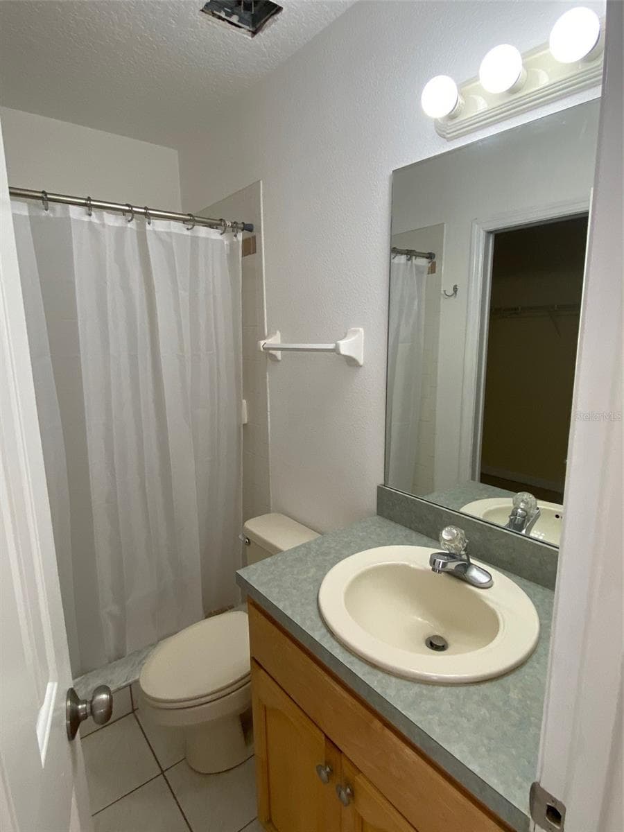 Bath w Shower - 601 E 2ND AVE, NEW SMYRNA BEACH
