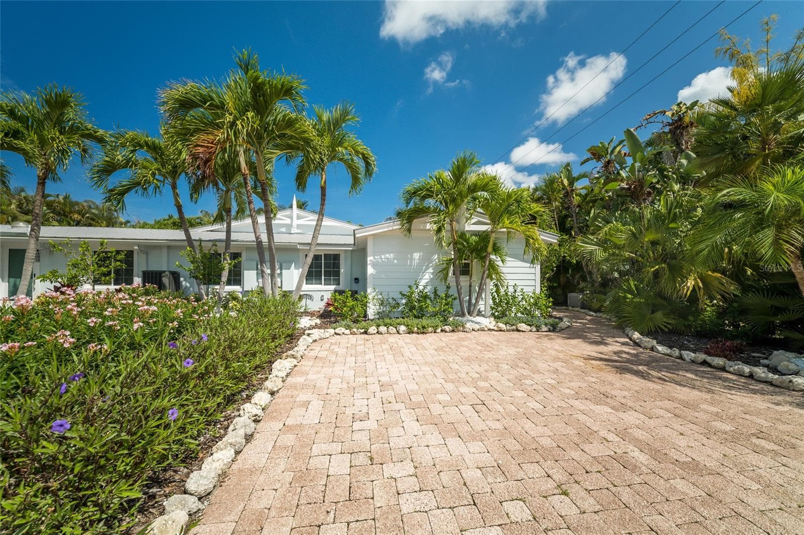Paved driveway offering plenty of parking - 324 64TH ST, HOLMES BEACH