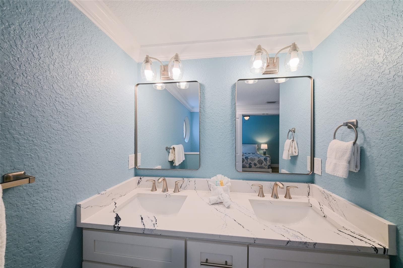 Dual vanities w/ quartz counters - 324 64TH ST, HOLMES BEACH