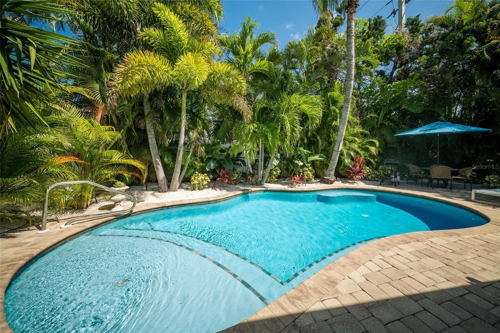 Backyard oasis! New pool heater and new pool pump - 324 64TH ST, HOLMES BEACH