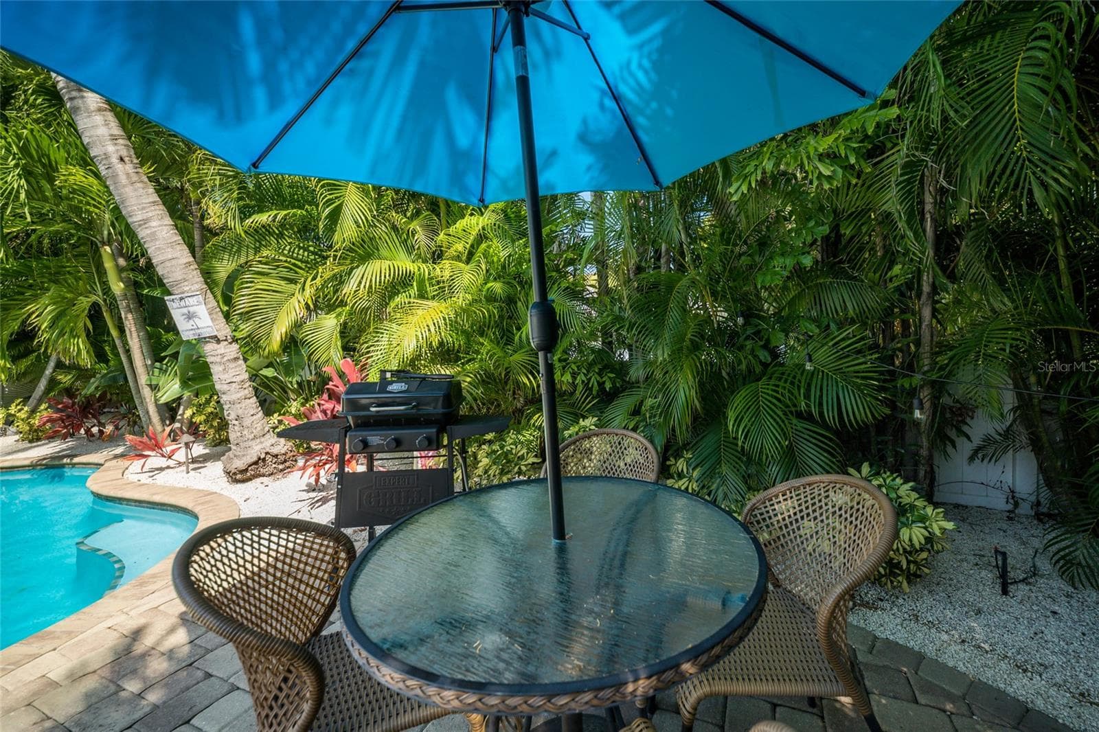 Have a delicious snack poolside - 324 64TH ST, HOLMES BEACH