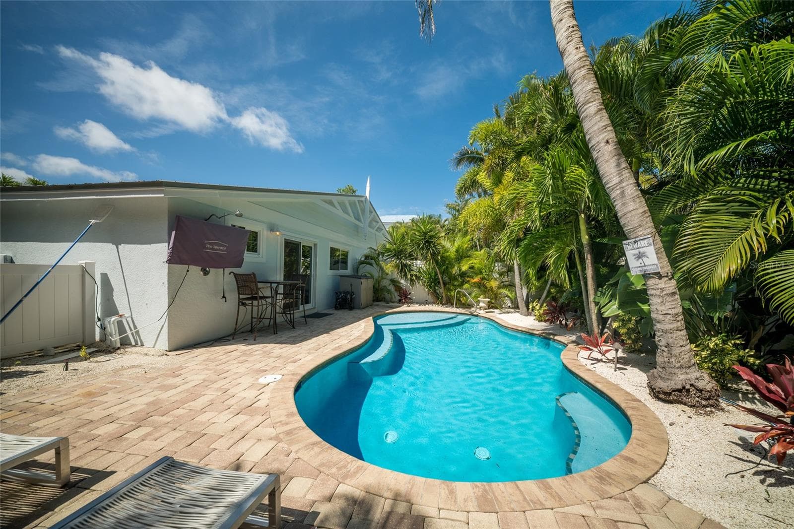 Fully vinyl fenced backyard - 324 64TH ST, HOLMES BEACH