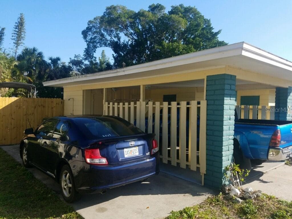 Single Family Residence at 2165 SUNNYSIDE LN, SARASOTA, photo 2 of 30