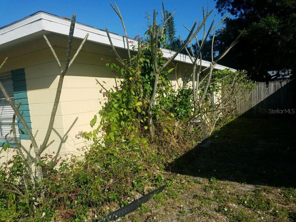 Single Family Residence at 2165 SUNNYSIDE LN, SARASOTA, photo 3 of 30
