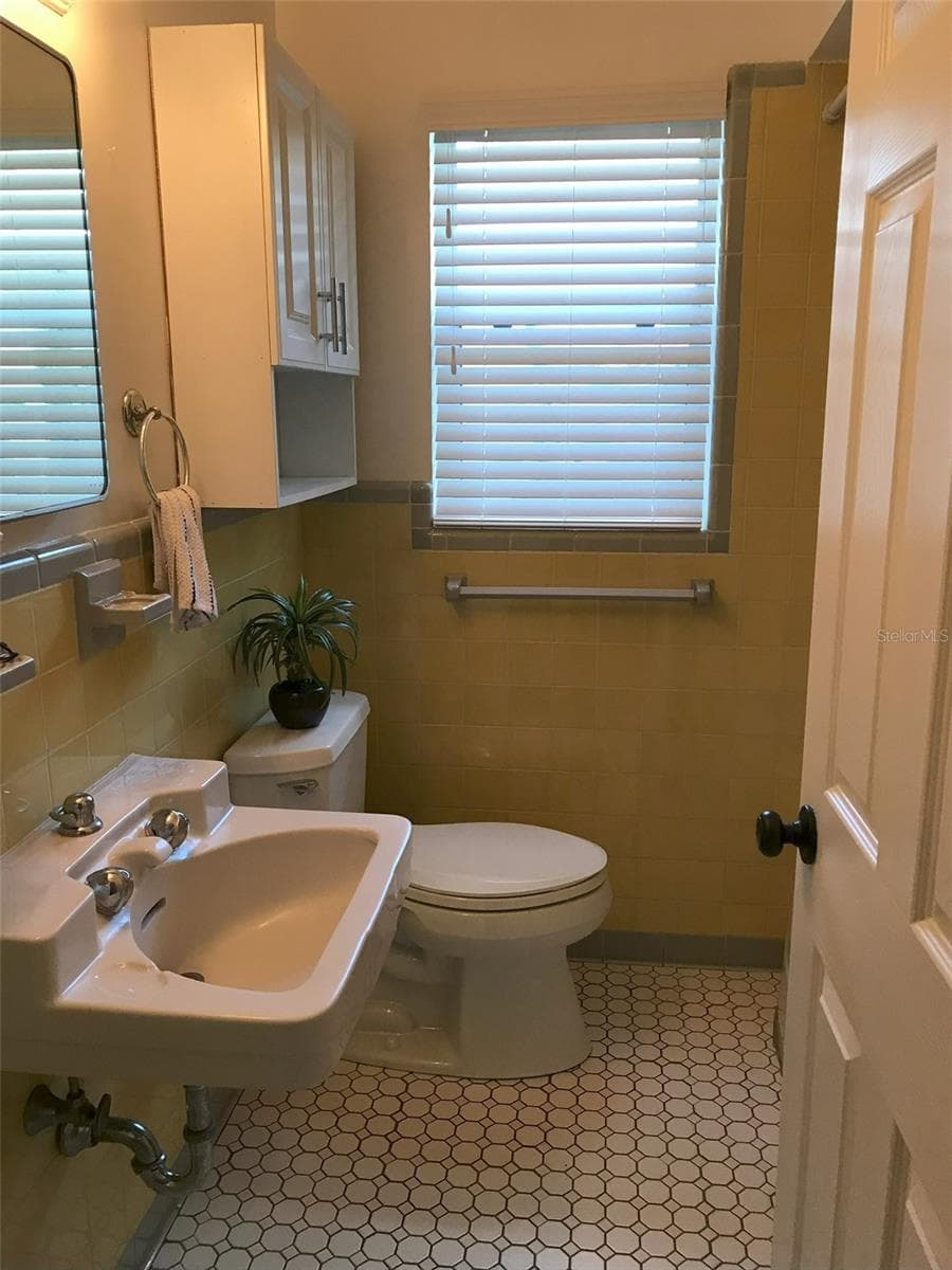 Single Family Residence at 2165 SUNNYSIDE LN, SARASOTA, photo 5 of 30