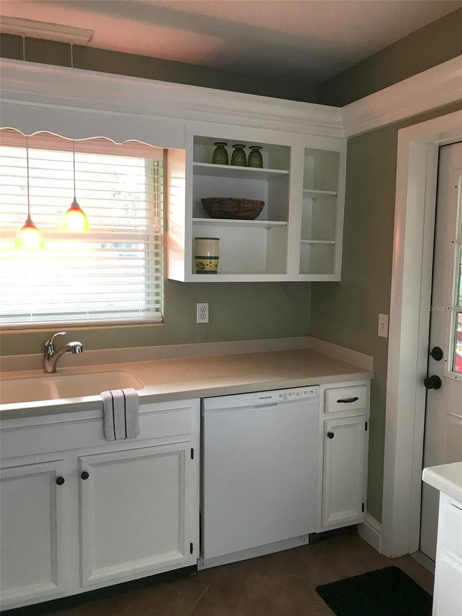Single Family Residence at 2165 SUNNYSIDE LN, SARASOTA, photo 14 of 30