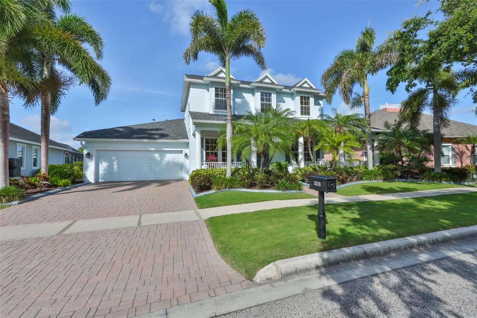 front view/driveway pavers - 5318 LOON NEST CT, APOLLO BEACH