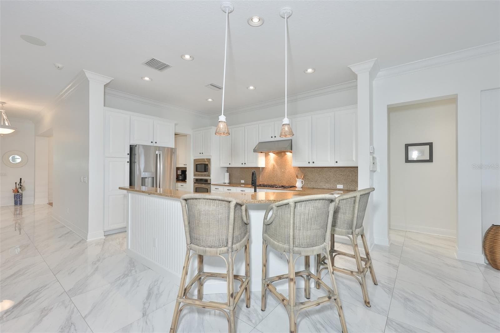 breakfast bar with pendant lighting - beadboard insets - 5318 LOON NEST CT, APOLLO BEACH