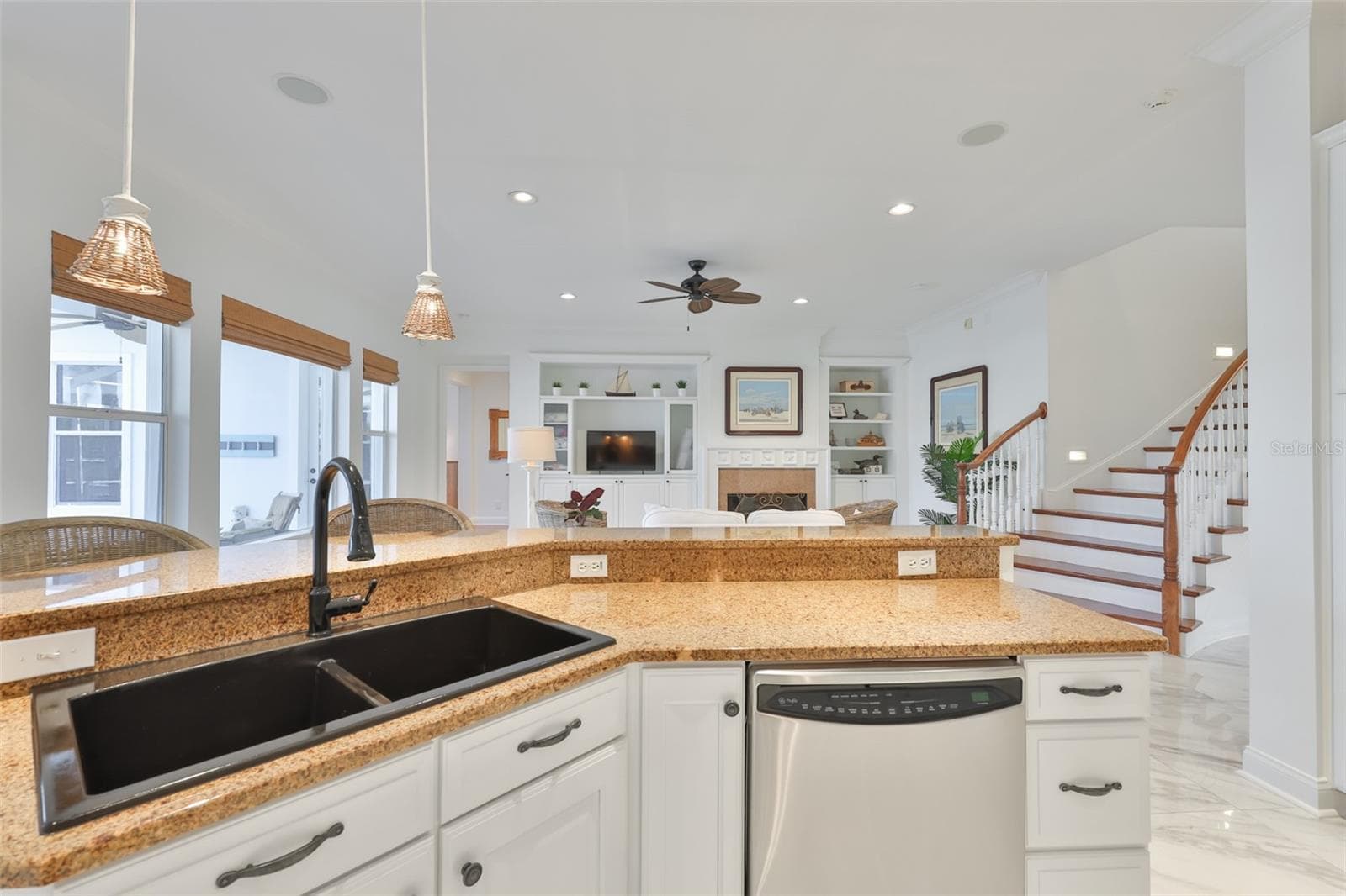 black quartz composite sink - 5318 LOON NEST CT, APOLLO BEACH