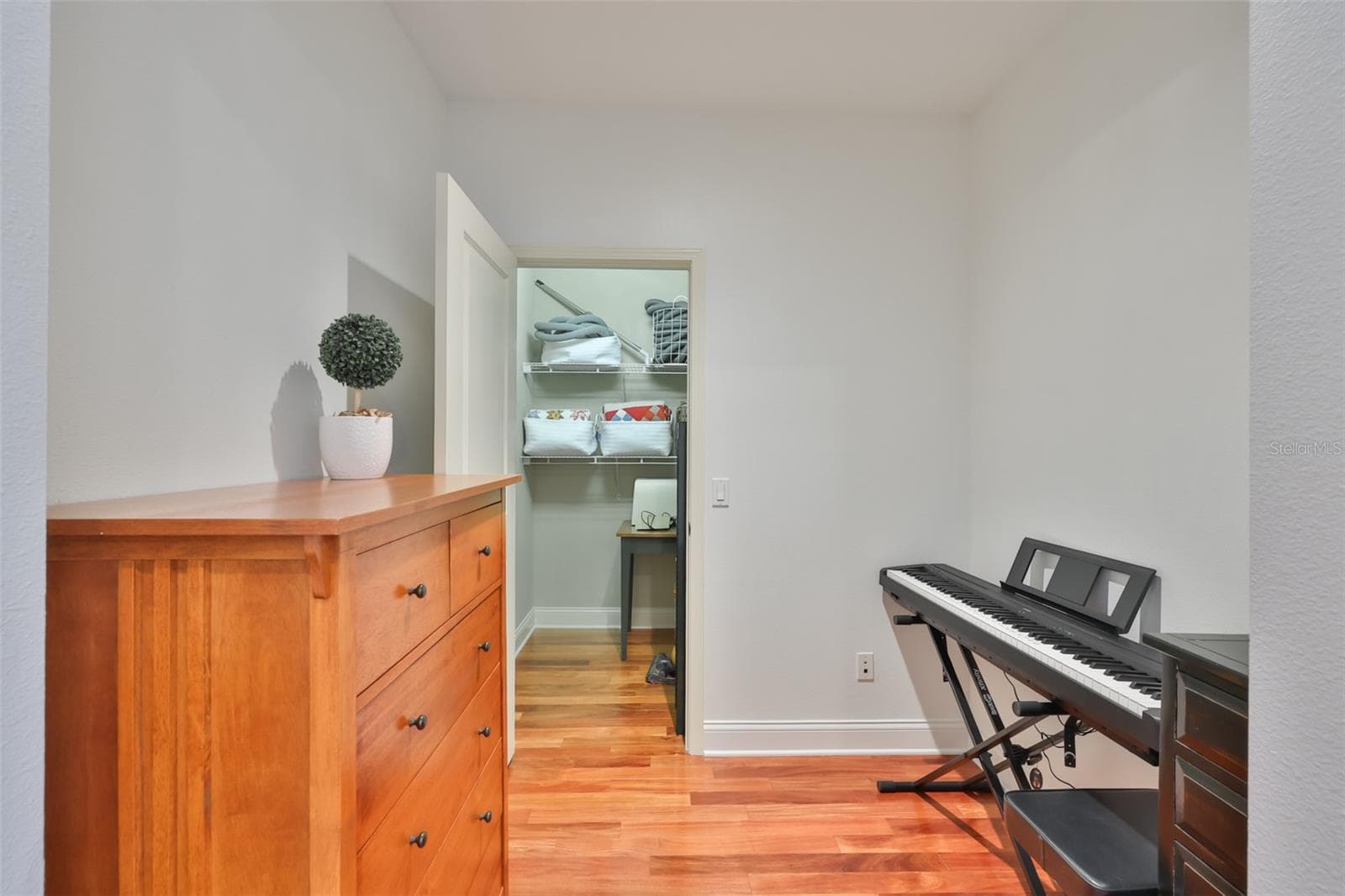 upstairs alcove and additional walk in closet - great for extra storage - 5318 LOON NEST CT, APOLLO BEACH