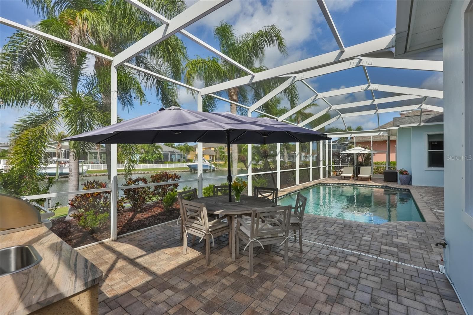 lots of room for entertaining on screened lanai - 5318 LOON NEST CT, APOLLO BEACH