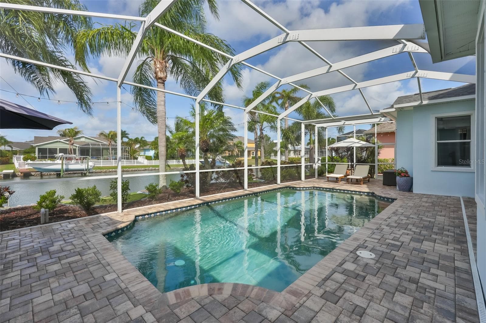 newly sealed pavers in lanai pool deck - 5318 LOON NEST CT, APOLLO BEACH